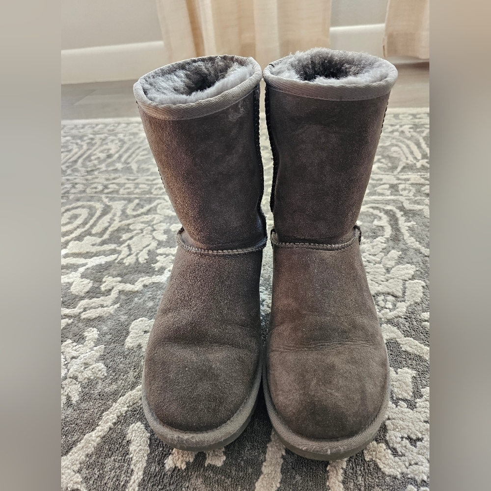UGG Classic Short 2